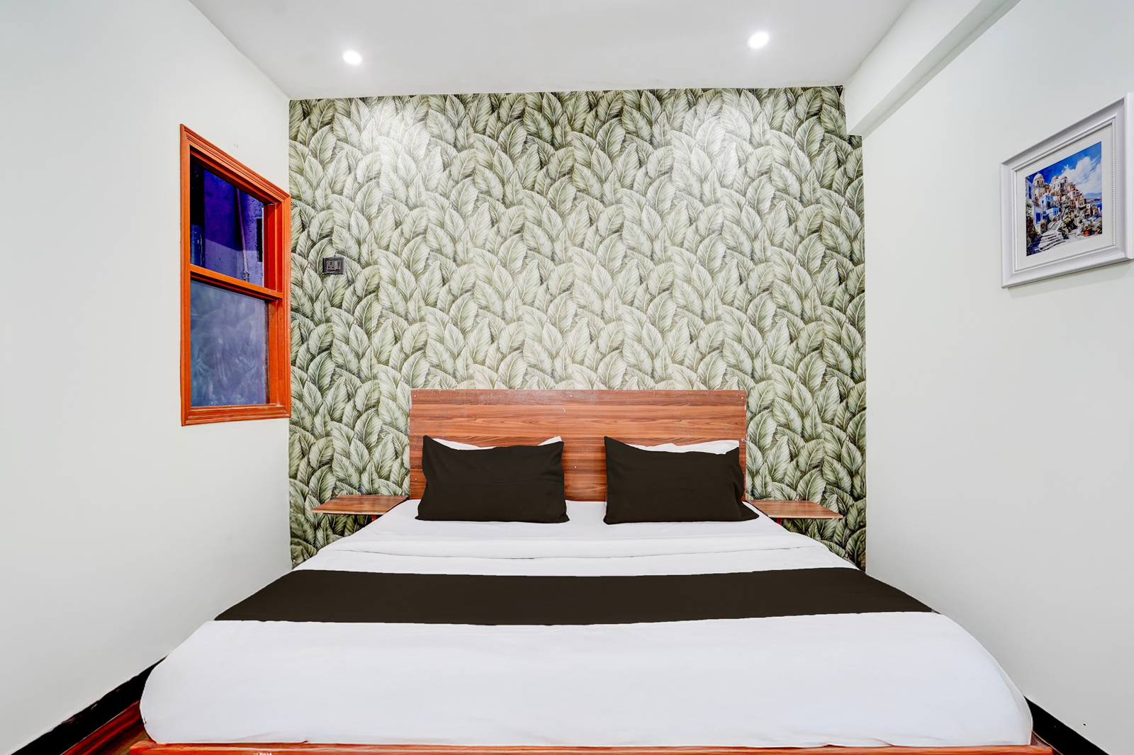 Highway Inn room