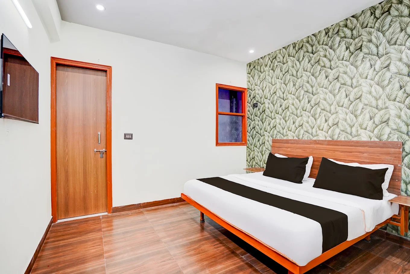 Highway Inn room